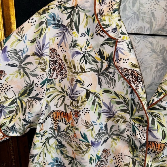 World Market Wild Cat and Leaf Print Tropical Button Up Sleep Shirt Size L - Picture 6 of 6
